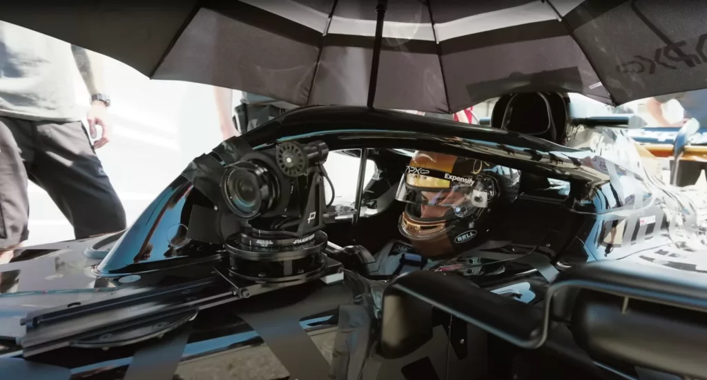 Как специально разработанный компактный корпус Sony и специальная камера Apple для iPhone были использованы для съемки скорости