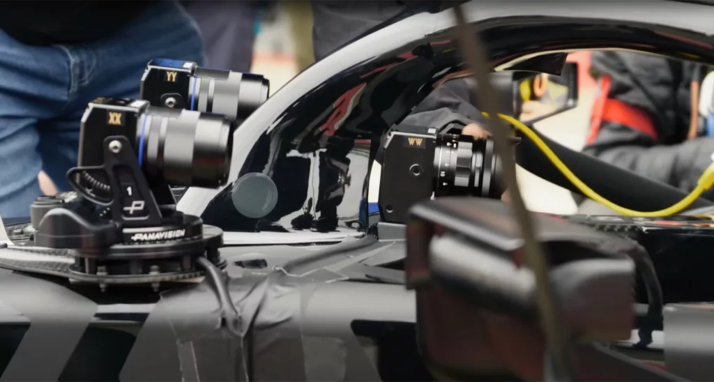 Как специально разработанный компактный корпус Sony и специальная камера Apple для iPhone были использованы для съемки скорости