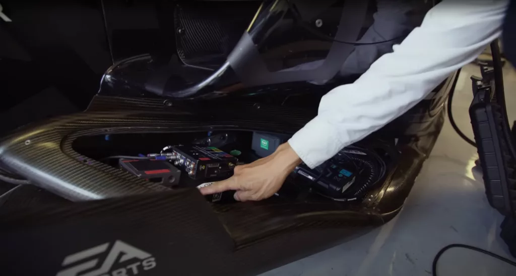 Как специально разработанный компактный корпус Sony и специальная камера Apple для iPhone были использованы для съемки скорости