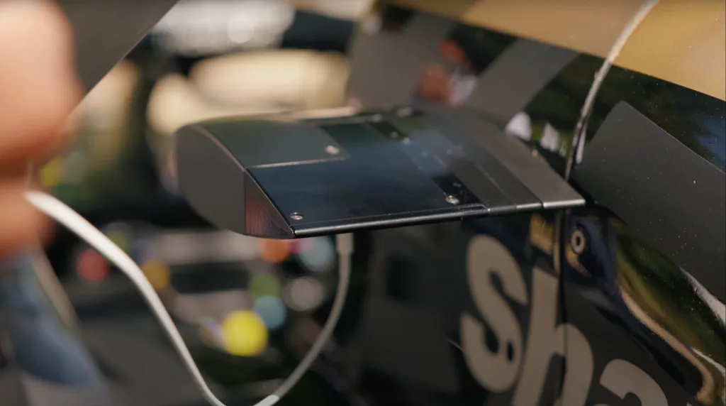 Как специально разработанный компактный корпус Sony и специальная камера Apple для iPhone были использованы для съемки скорости