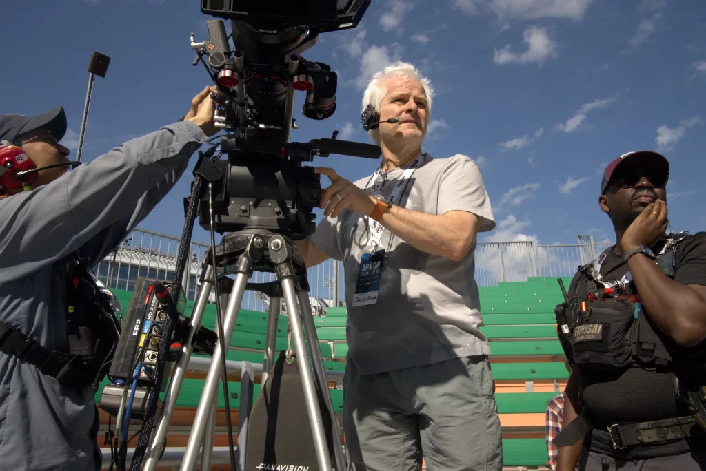 Как специально разработанный компактный корпус Sony и специальная камера Apple для iPhone были использованы для съемки скорости